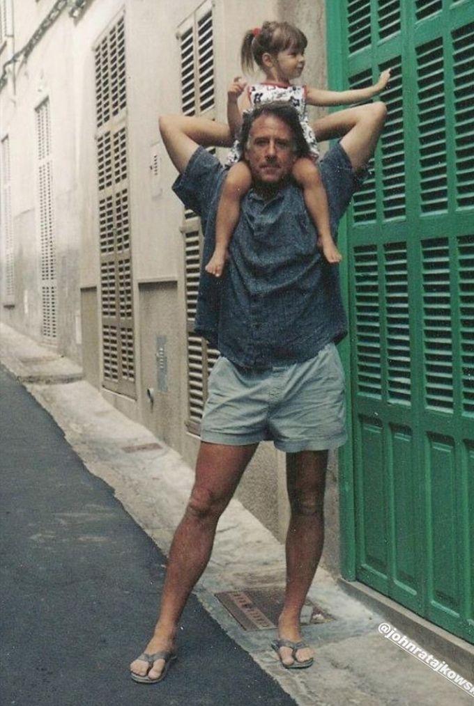 Напівоголена і на підборах: Емілі Ратаковскі показала розкішне тіло в пікантній зйомці